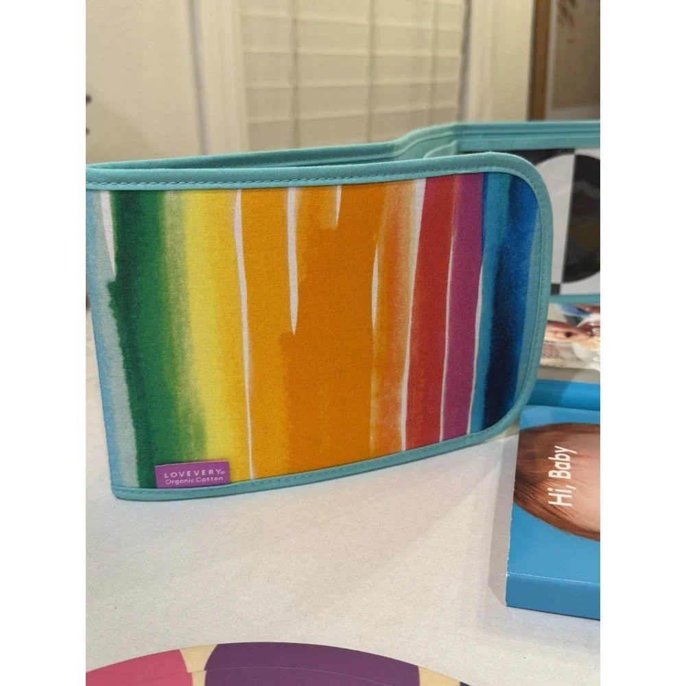 Lovevery The Looker Play Kit 0-2 Months Montessori Baby Toy Set Mobile Books
